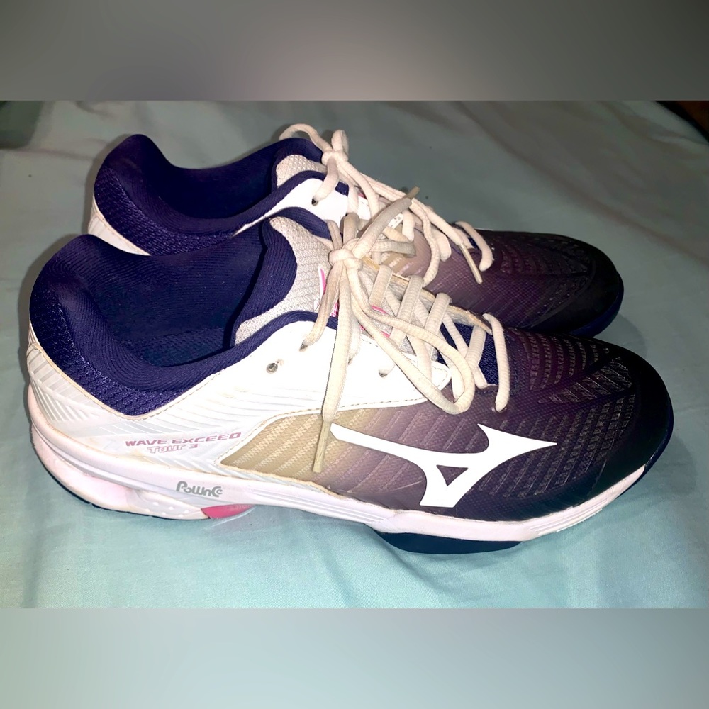 Women’s Mizuno Wave Exeed Tour 3 All Court Tennis Shoes. Size 7 1/2